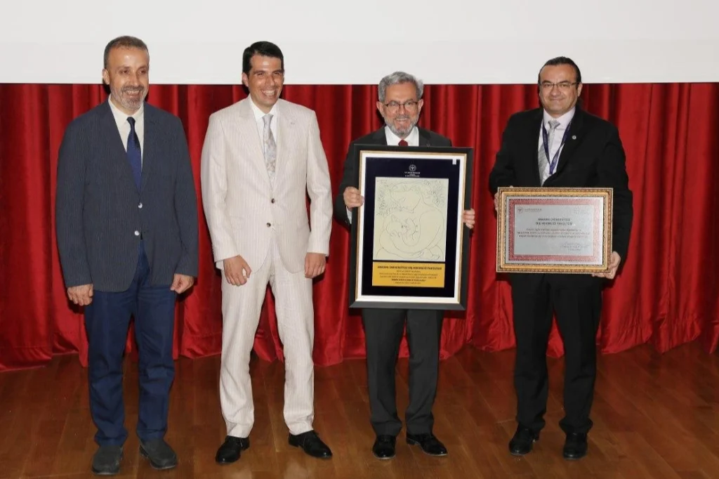 Ankara Üniversitesi Diş Hekimliği’ne iki ‘dost’ ünvan