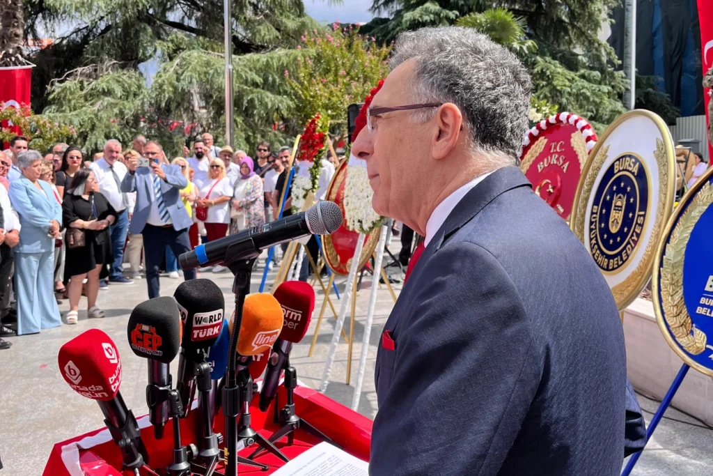 Akdoğan: “Ulusumuz kazandığı zaferin büyüklüğünün bilincindedir”