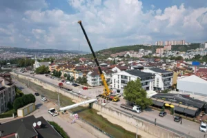 Kocaeli’de Yahya Kaptan’a yapılan yaya köprüsü hız kazandı