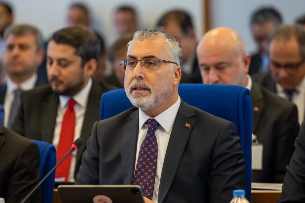 Bakan Işıkhan: Belediyelerin prim borçları had safhada… Gereken tüm adımlar atılacak
