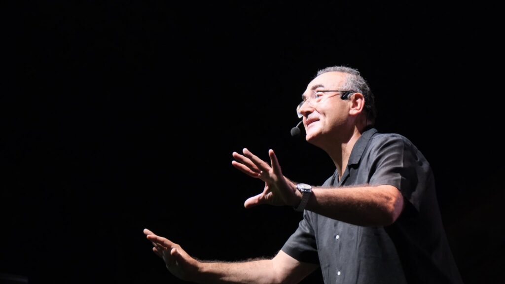 ÇİFTLİKKÖY’DE ONUR EROL VE SUNAY AKIN COŞKUSU