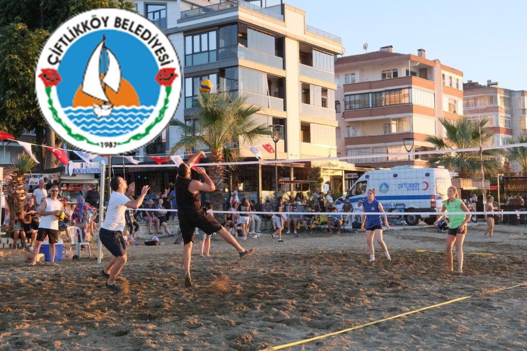 ÇİFTLİKKÖY SAHİLİNDE VOLEYBOL ŞÖLENİ SÜRÜYOR