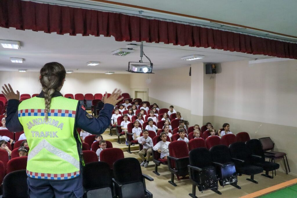 Trafik Güvenliği, Çevre Koruma ve Hayvan Sevgisi ile Çocuk Hakları Eğitimi