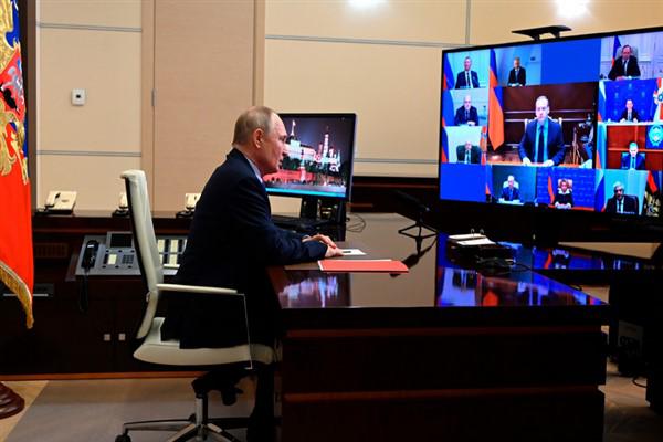 Rusya Devlet Başkanı Putin, Güvenlik Konseyi’nin Daimi Üyeleriyle Toplantı Yaptı