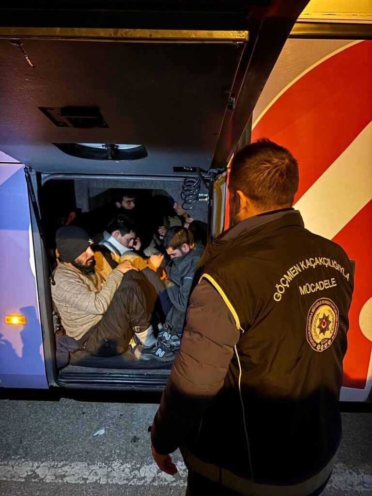 Amasya’da göçmen kaçakçılığı operasyonu: 9 kişi yakalandı – Birlik Haber Ajansı
