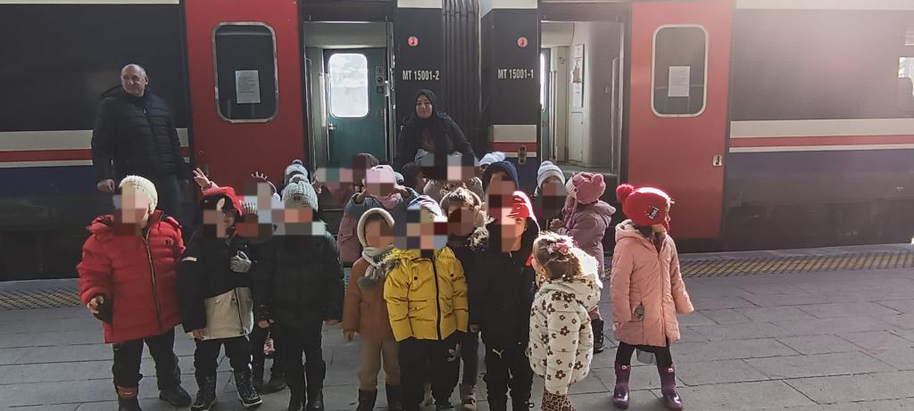 Kars 80. Yıl Cumhuriyet Anaokulu öğrencileri tren garını keşfetti! – Birlik Haber Ajansı