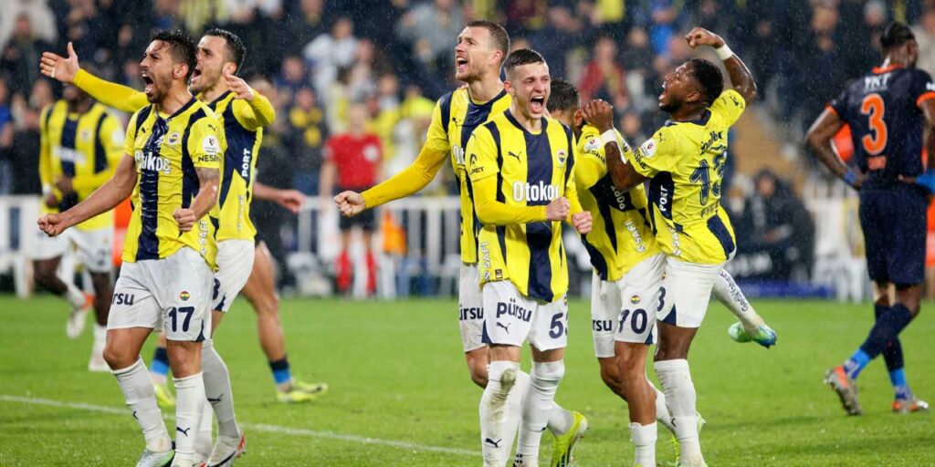 Fenerbahçe, Başakşehir’i 3-1 yenerek umut tazeledi