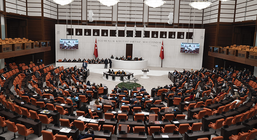 Ticaret ile Hazine ve Maliye bakanlıklarının 2025 yılı bütçeleri kabul edildi