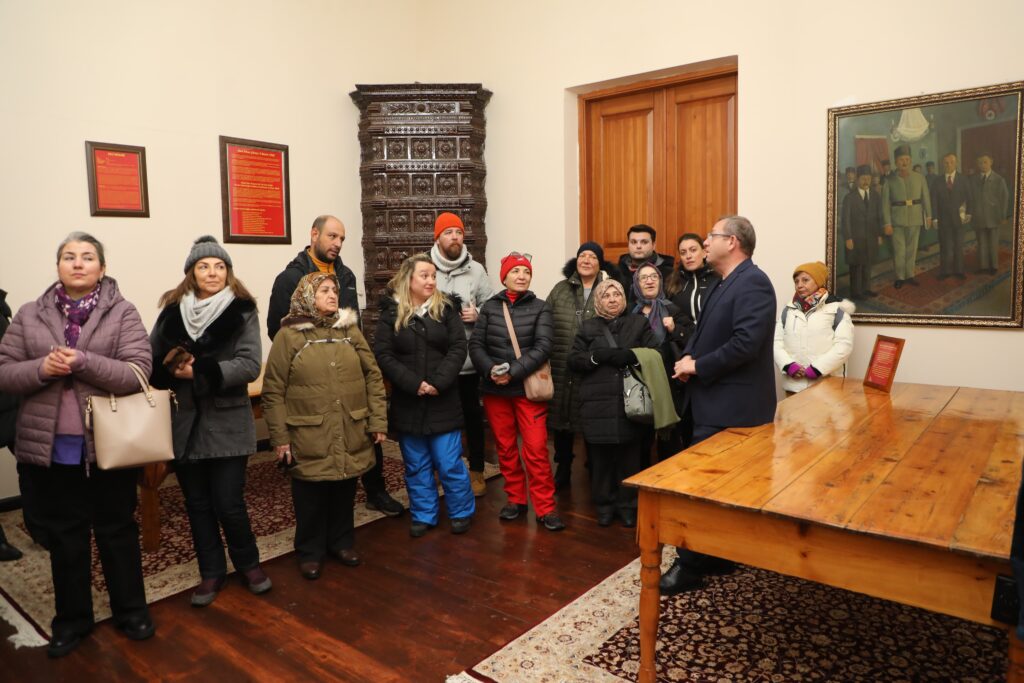 Vali Ziya Polat, Kars’a gelen yerli turistlerle bir araya geldi – Birlik Haber Ajansı