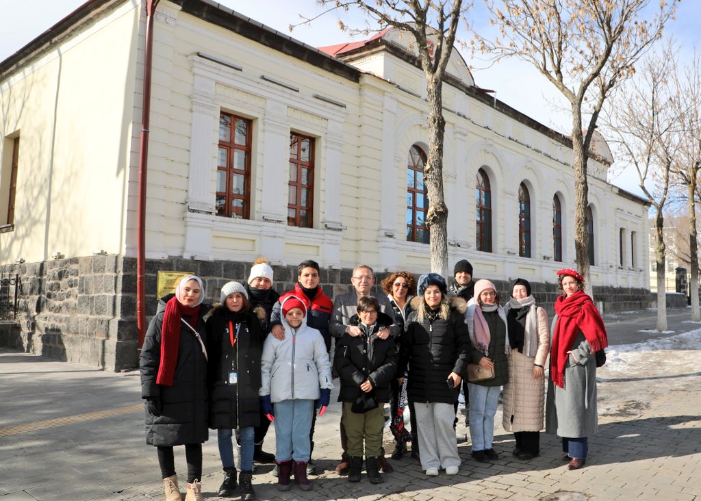 Vali Ziya Polat, Kars’ı ziyaret eden yerli turistlerle Kars’ı konuştu – Birlik Haber Ajansı
