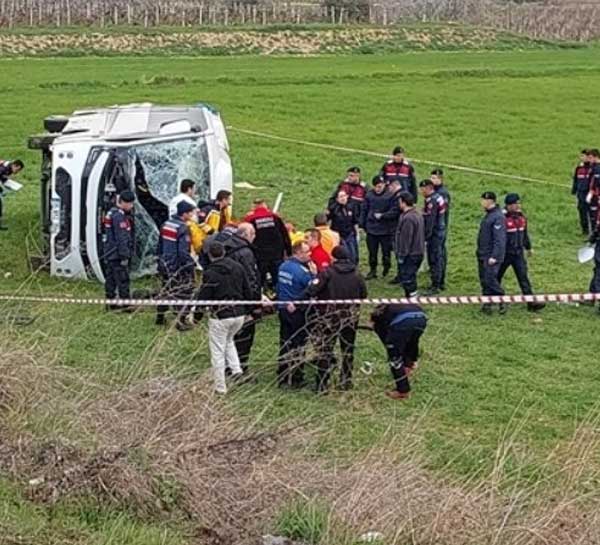 Denizli’de sporcu öğrencileri taşıyan midibüs devrildi: 2 ölü 26 yaralı – Birlik Haber Ajansı