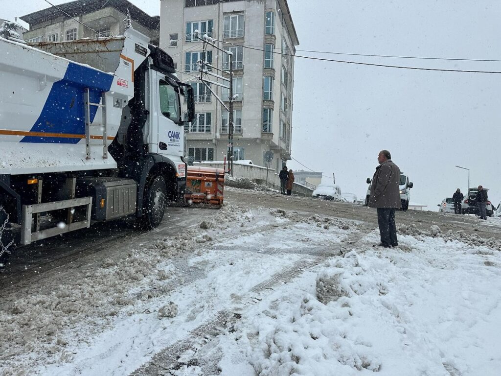 Canik’te karla mücadele aralıksız sürüyor – Birlik Haber Ajansı