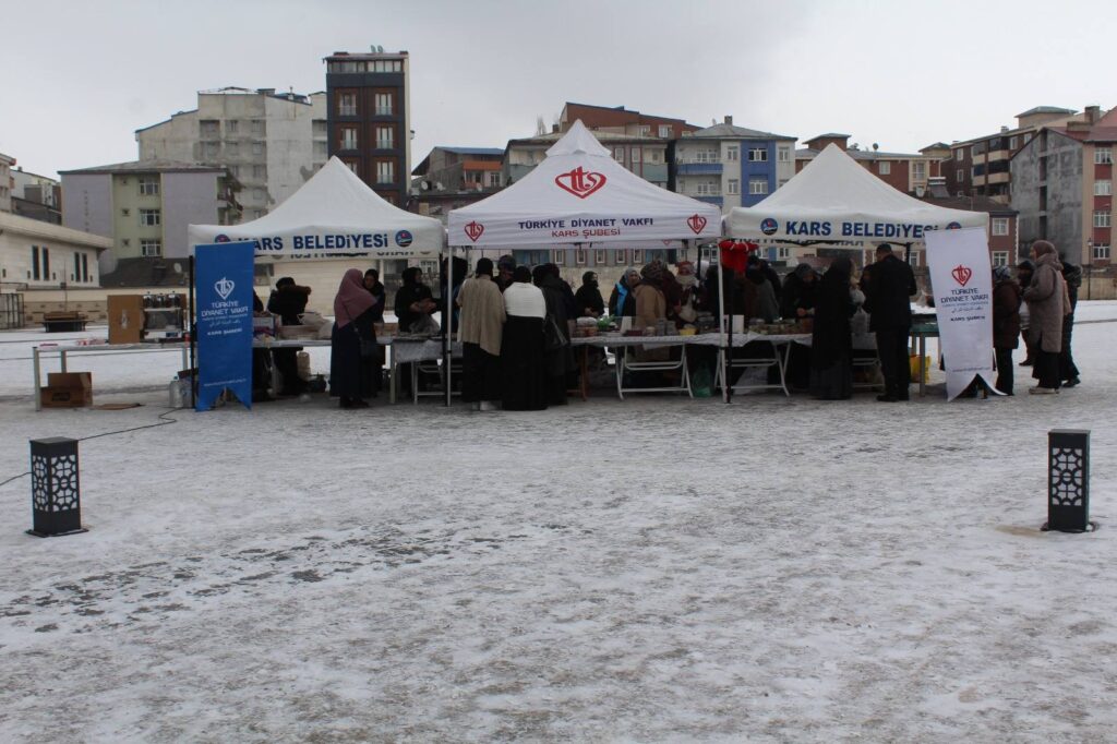 Kars’ta “Deprem bölgesinde bir tuğla da senden olsun” kampanyası için hayır çarşısı kuruldu – Birlik Haber Ajansı