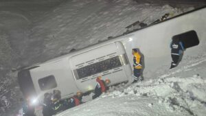 Bingöl’de yolcu otobüsü devrildi: 4 ölü, 35 yaralı – Birlik Haber Ajansı