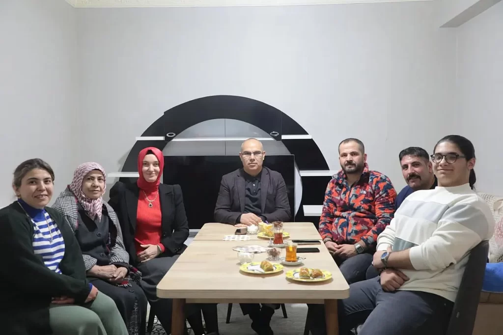 Ağrı Valisi Koç, şehit ailesini ziyaret etti – Birlik Haber Ajansı