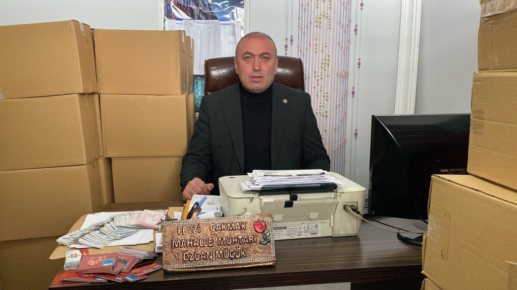 Efsane Muhtar Özcan Mücük, mahalle sakinlerini yine sevindirdi