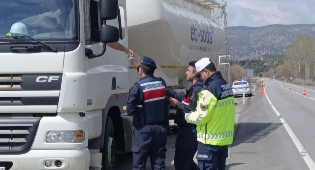 Nallıhan’da jandarma ve polisten şeker tadında uygulama – Birlik Haber Ajansı