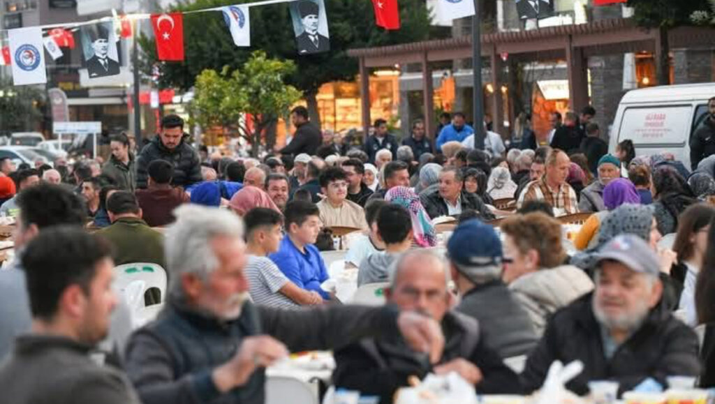 Demre Noel Baba Meydanında iftar – Birlik Haber Ajansı