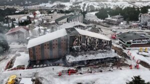 Uludağ’daki otel yangınında hayatını kaybedenlerin sayısı üçe yükseldi – Birlik Haber Ajansı