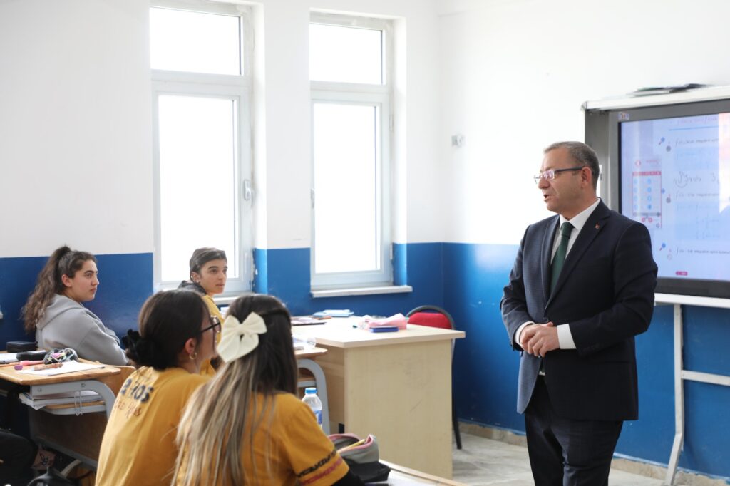 Vali Polat’ın okul ziyaretleri geleneği devam ediyor – Birlik Haber Ajansı