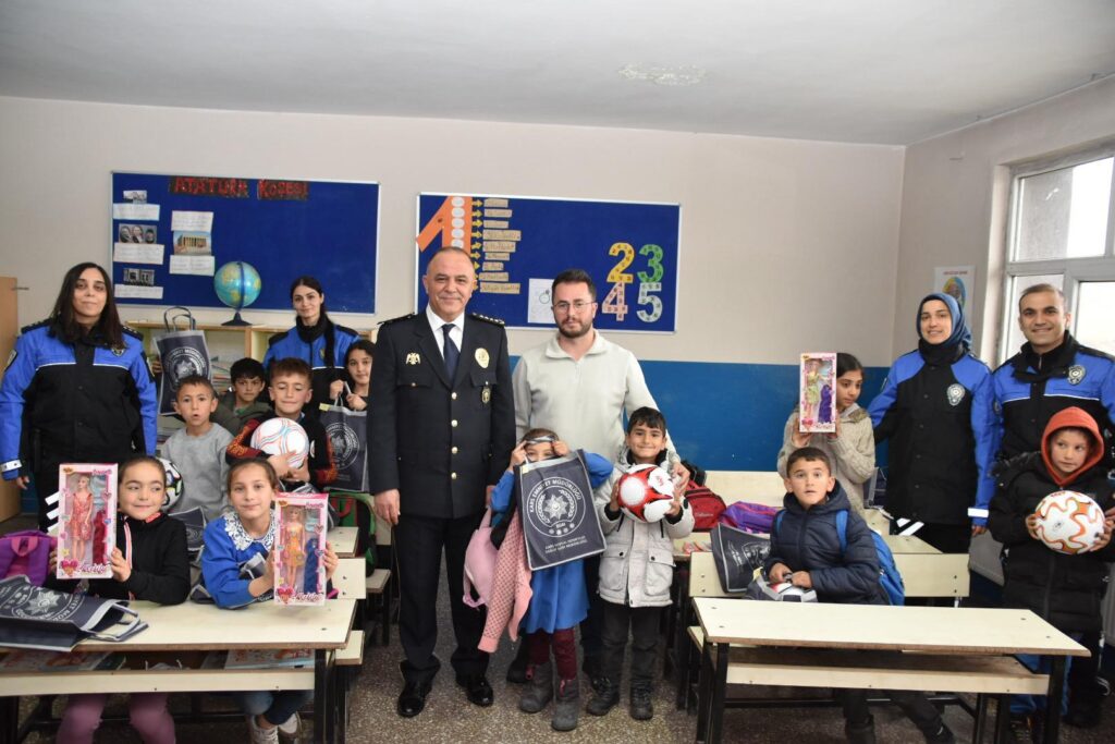 Emniyet Müdürü Mehmet Ömür Saka, Ataköy Şehit Turgay Karademir İlkokulunu ziyaret etti – Birlik Haber Ajansı