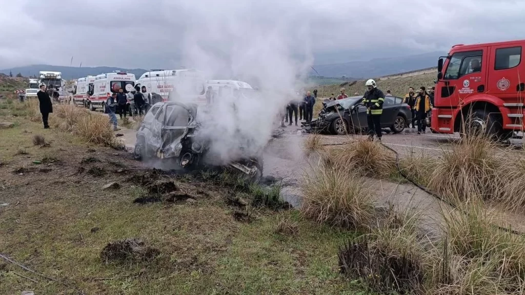 Gaziantep’te otomobil-hafif ticari araç çarpıştı: 2 ölü, 2 yaralı – Birlik Haber Ajansı
