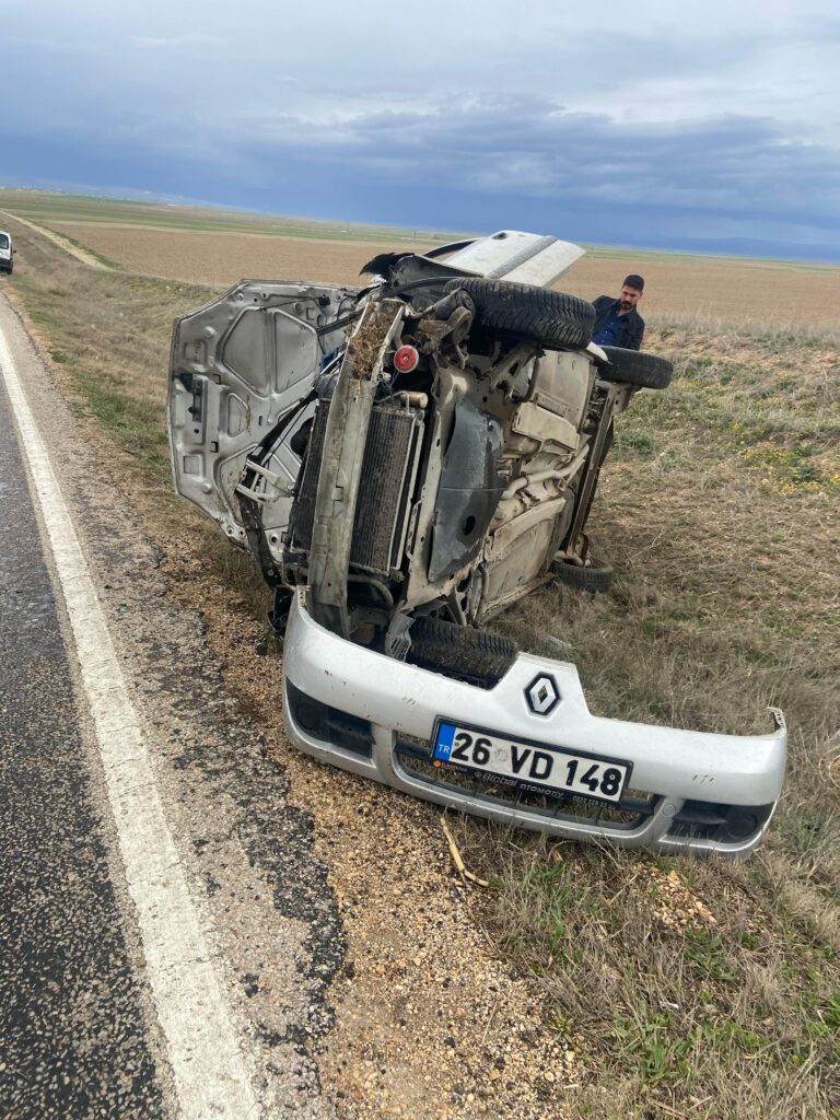 Beypazarı’nda ıslak yol kazaya sebebiyet verdi: 3 yaralı – Birlik Haber Ajansı