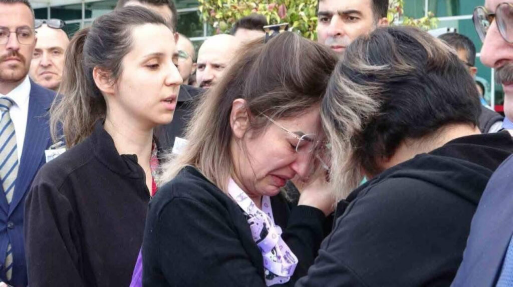 Antalya’da balkondan düşen doktor gözyaşları içinde toprağa verildi! – Birlik Haber Ajansı