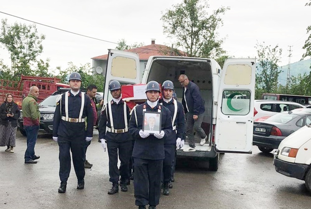 Emekli Uzman Çavuş Karagöz, Geyikli’de askeri törenle uğurlandı – Birlik Haber Ajansı
