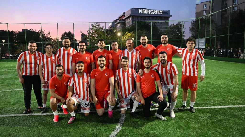 Yavuz Ağıralioğlu, Samsun’da gençlerle yaptığı halı saha maçında 2 gol attı – Birlik Haber Ajansı