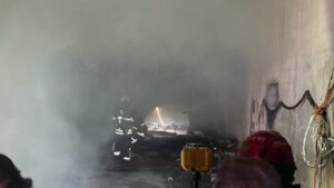 Kayseri’de mobilya deposunda yangın: Polisi̇n duyarlılığı felaketi önledi – Birlik Haber Ajansı