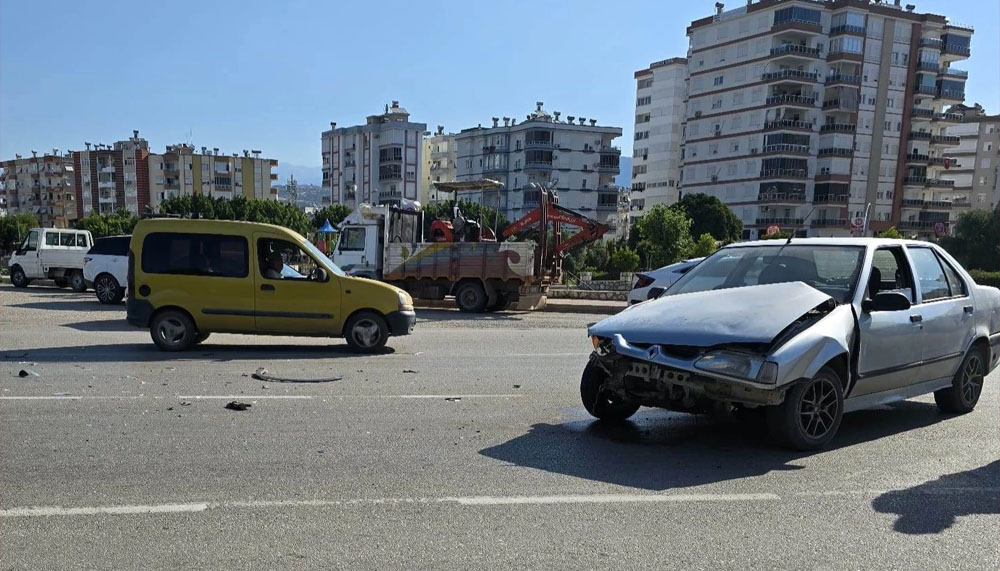 Antalya Kumluca’da trafik kazası: 2 yaralı – Birlik Haber Ajansı