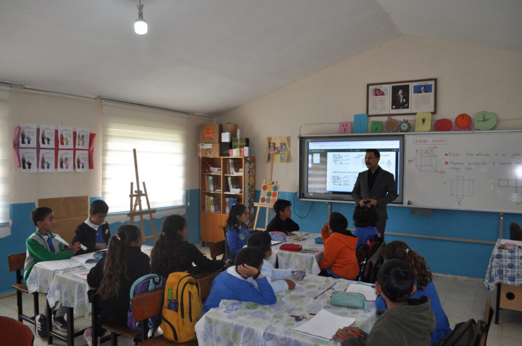 Akyaka Kaymakamı İsmail Demirtaş, Kürekdere Köyü İlkokulunda – Birlik Haber Ajansı