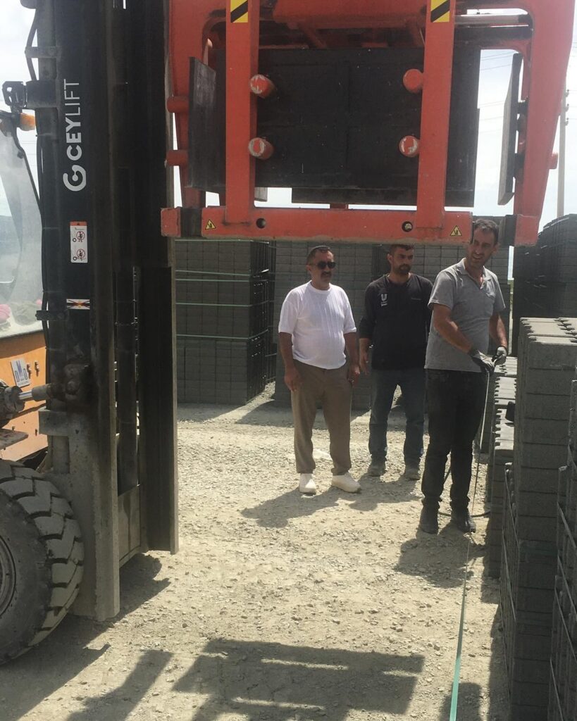 Kars’ta Parke Taş Tesisi ve Sokak Hayvanları Rehabilitasyon Merkezi çalışmaları devam ediyor – Birlik Haber Ajansı