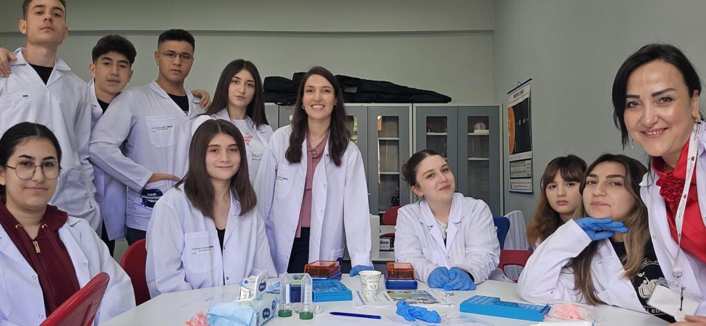 Kars Özel Çelik Başarı Koleji’nde biyoteknoloji eğitimiyle geleceğin bilim insanları yetişiyor – Birlik Haber Ajansı