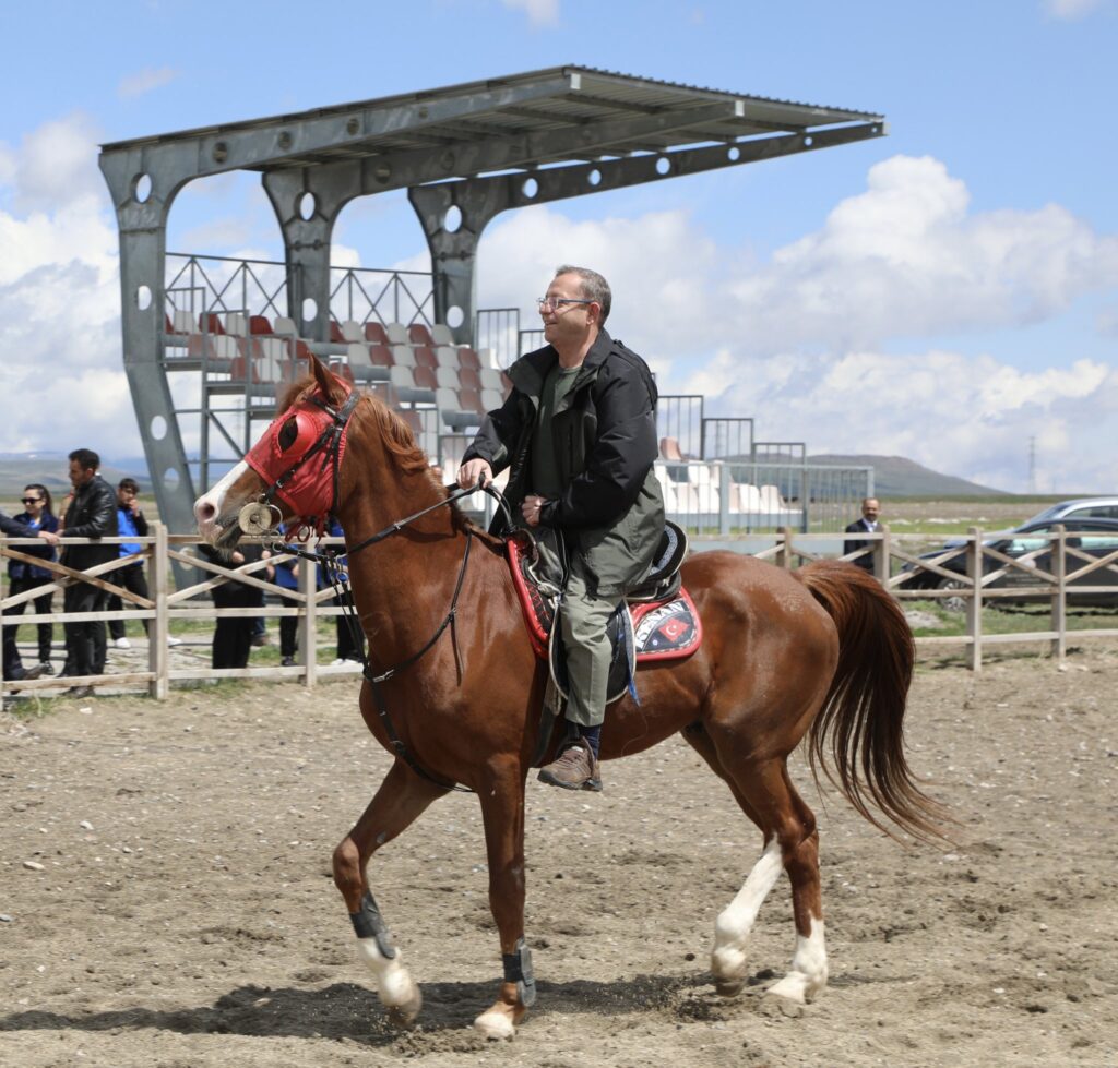 Vali Ziya Polat, ata binerek ata sporlarıyla ilgili deneyim yaşadı – Birlik Haber Ajansı