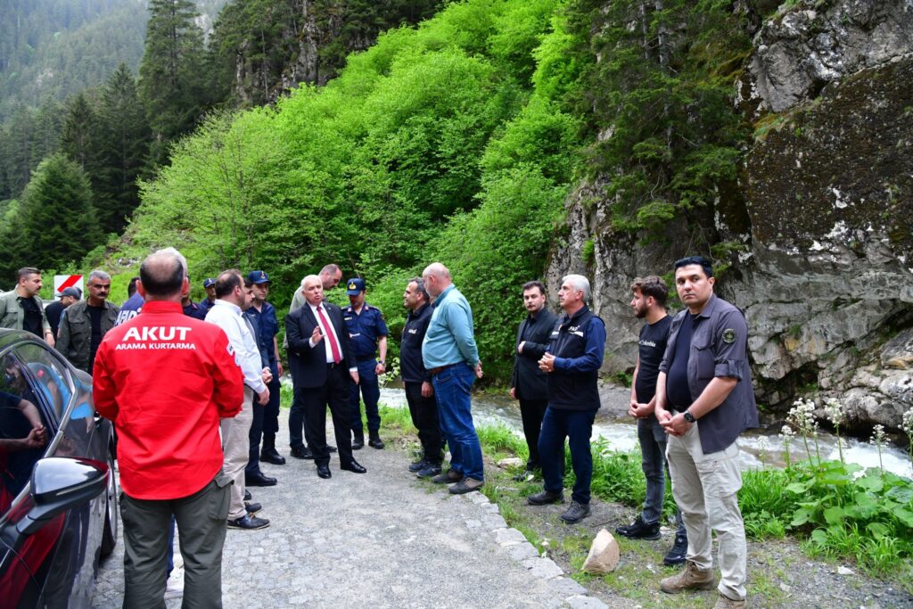 Haldizen Deresi’nde kaybolan çocuğun arama çalışmalarını Vali Yıldırım yerinde inceledi – Birlik Haber Ajansı
