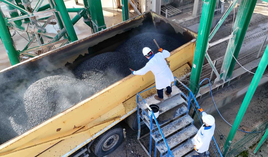 Kocaeli Büyükşehir, saatte 240 ton asfalt üretiyor – Birlik Haber Ajansı