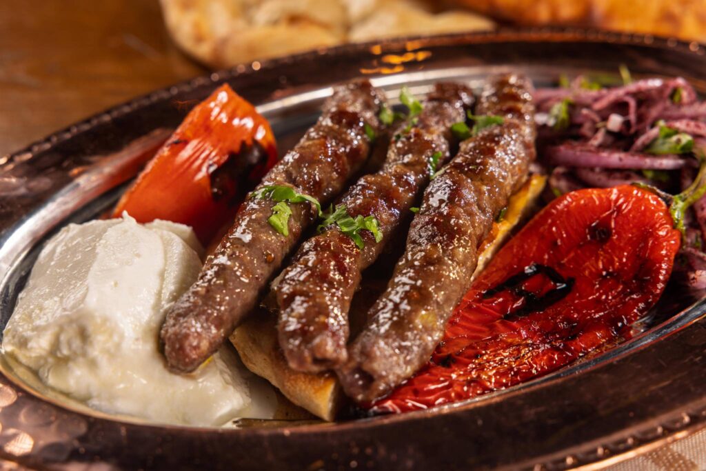 Sirkeci’nin en iyi köftecisi: Kadırgalı, Kadırga’nın tarihi lezzet mirasını sokak tadında sunuyor – Birlik Haber Ajansı