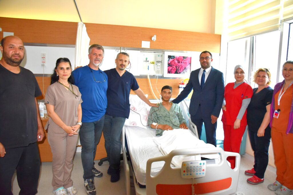 Çanakkale’de bir ilk;15 yaşındaki hastanın kalbindeki delik özel yöntemle kapatıldı – Birlik Haber Ajansı