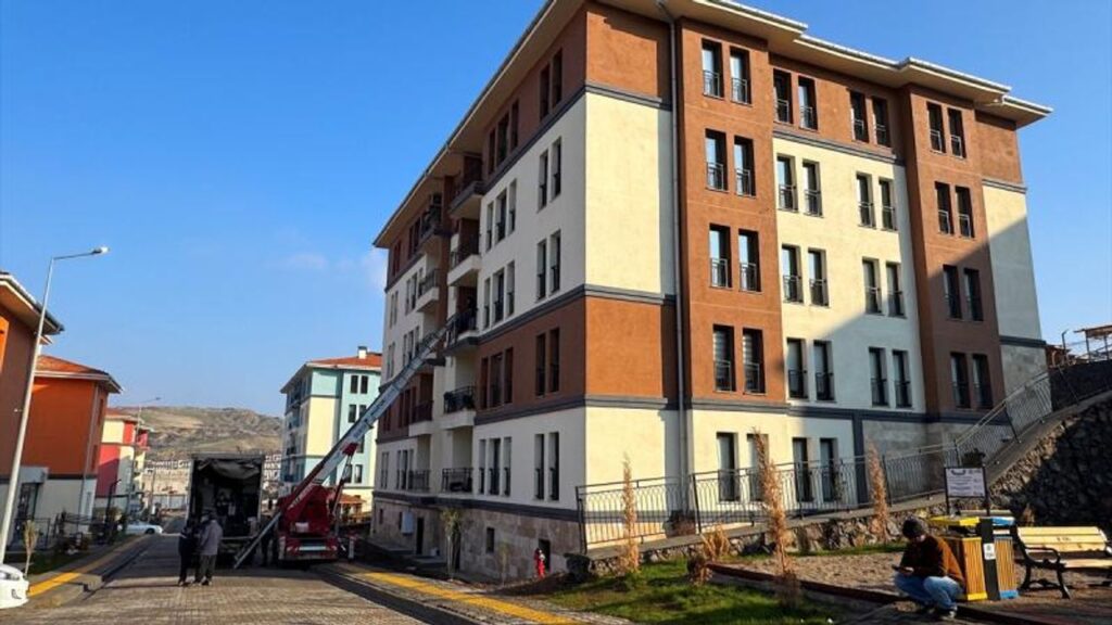 Deprem bölgesinde büyük teslimat: Yıl sonuna kadar 453 bin konut ve iş yeri teslim edilecek – Birlik Haber Ajansı