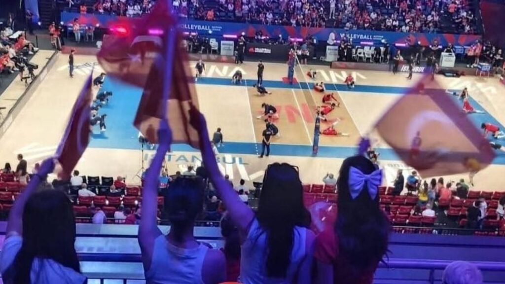 Koruma altındaki çocuklar, Türkiye-Güney Kore voleybol maçını tribünden takip etti – Birlik Haber Ajansı