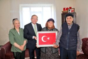 Kars Valisi Ziya Polat’tan şehit ailesine bayramda anlamlı ziyaret – Birlik Haber Ajansı