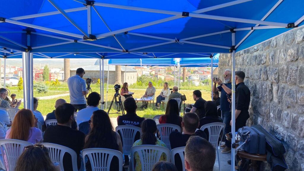 Kars’ta sessiz tehlike, bilinçli önlem: Kene söyleşisinden sağduyulu mesajlar – Birlik Haber Ajansı