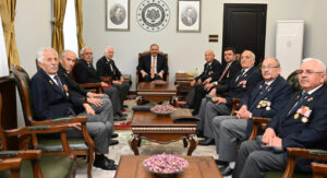 Vali Erin, gazileri makamında ağırladı – Birlik Haber Ajansı