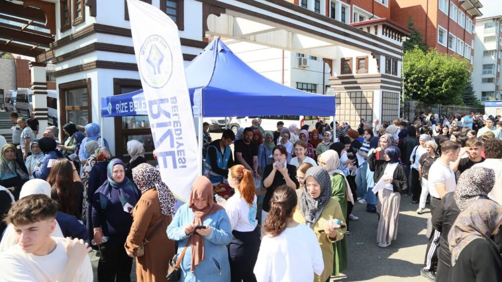 Rize Belediyesi’nden TYT sınavında okul önlerinde ikram ve ücretsiz ulaşım – Birlik Haber Ajansı