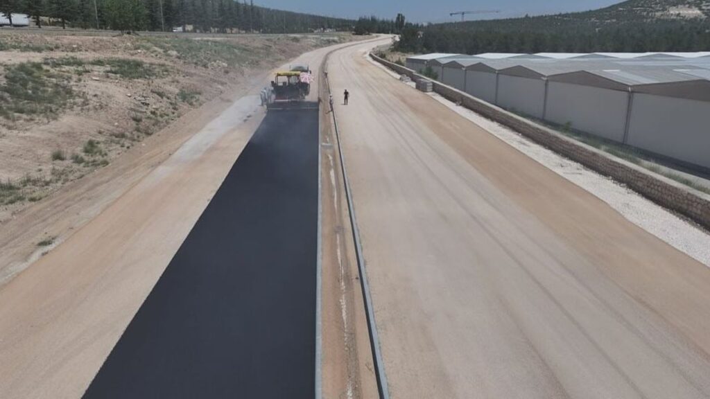 1002 TOKİ yeni bağlantı yolu asfaltlanıyor – Birlik Haber Ajansı