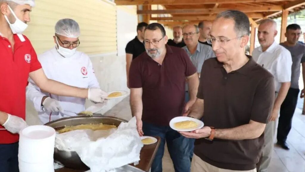 SDÜ’de 15 Temmuz şehitleri anısına helva dağıtıldı – Birlik Haber Ajansı