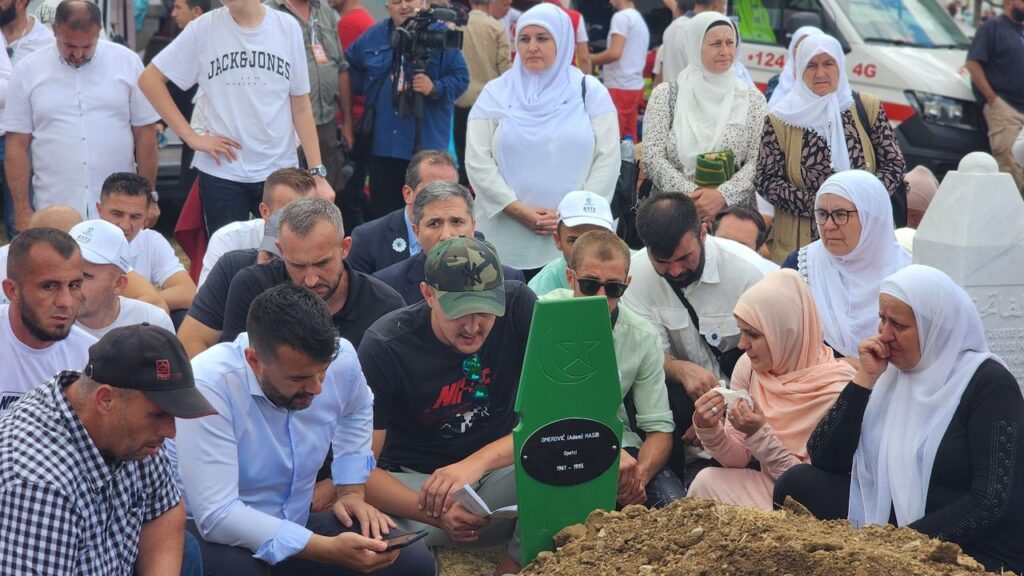 Srebrenitsa Soykırımında hayatını kaybeden yedi kişi defnedildi – Birlik Haber Ajansı