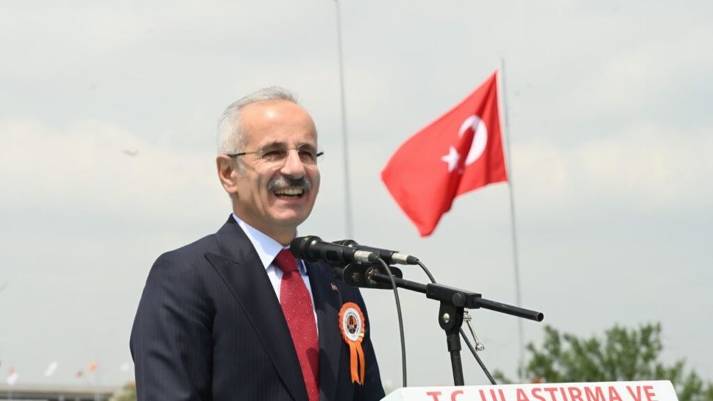 Bakan Uraloğlu’ndan Trabzon’a müjde: Türkiye’de denize yapılan üçüncü havalimanını tasarladık – Birlik Haber Ajansı